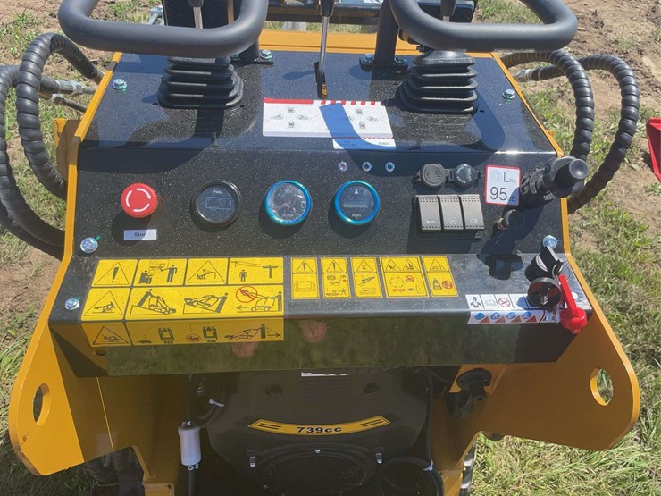 agt-mini-skid-steer-loader-image-6