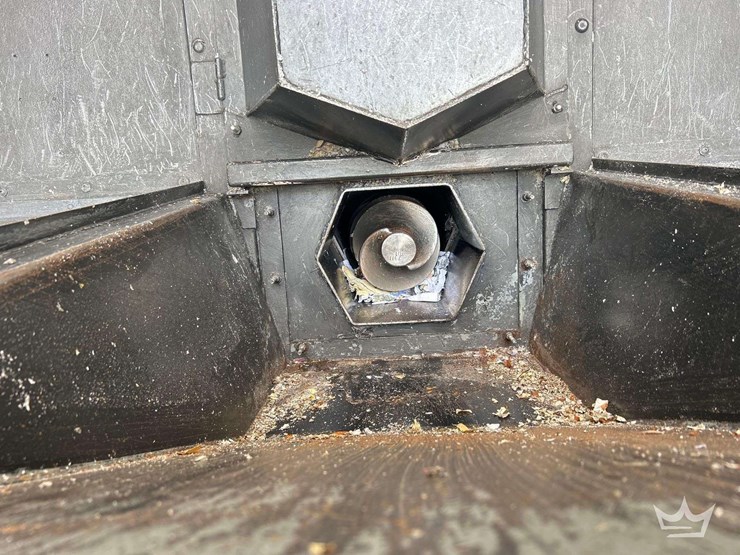 2016-freightliner-m2-106-image-25