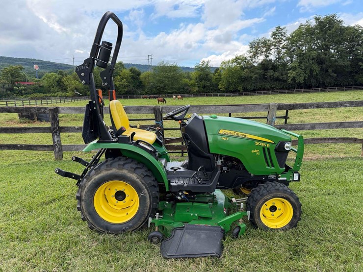 2025-john-deere-2025r-image-5