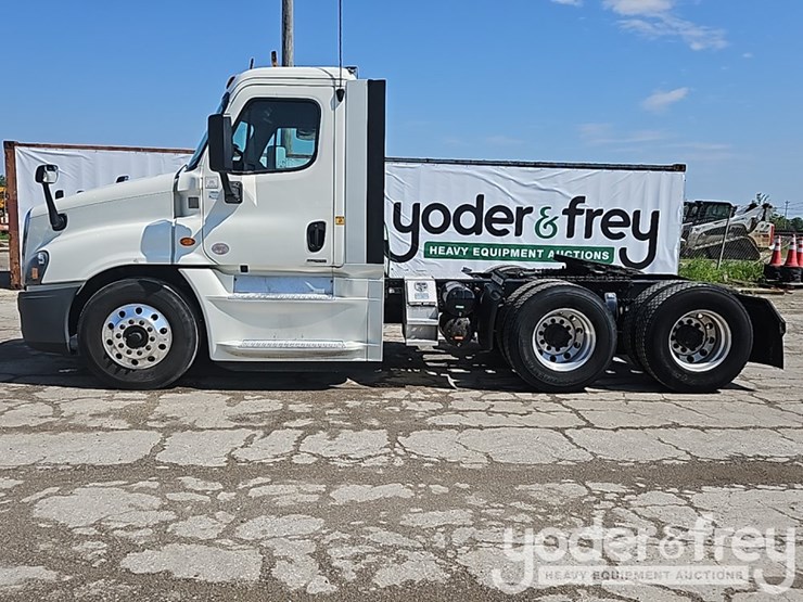 2019-freightliner-cascadia-125-image-2