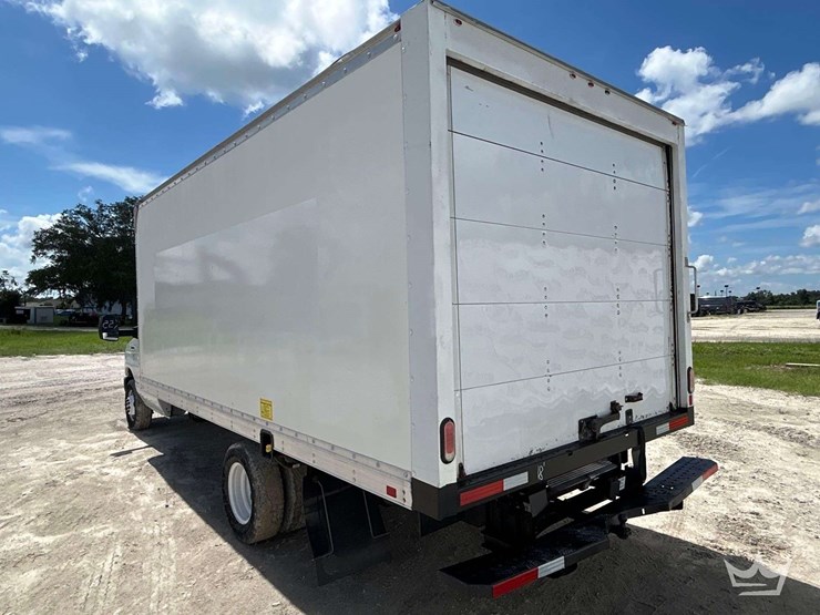 2019-ford-e350-image-4