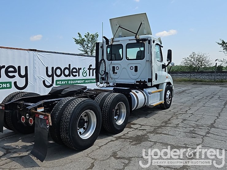 2017-freightliner-cascadia-113-image-6