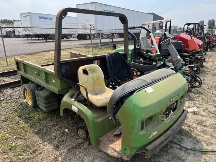 2020-john-deere-gator-image-2