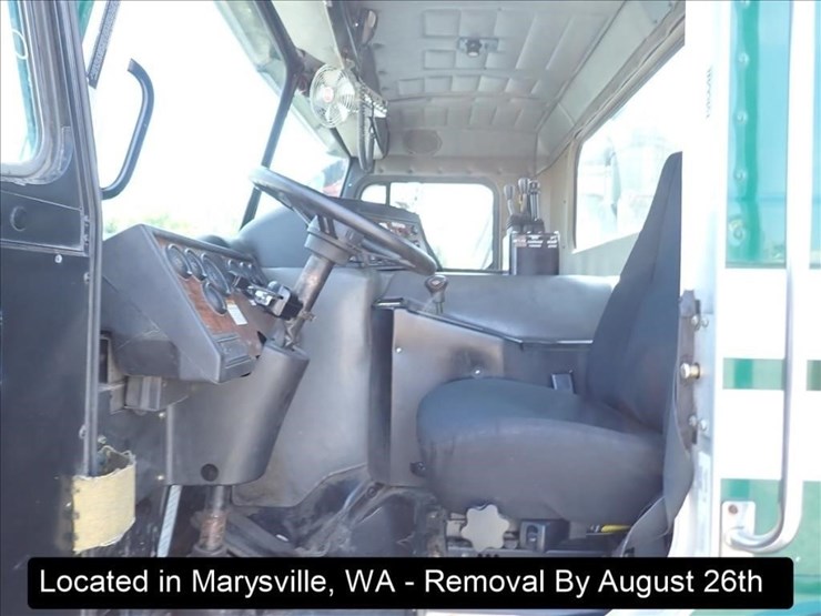 2007-peterbilt-320-image-16