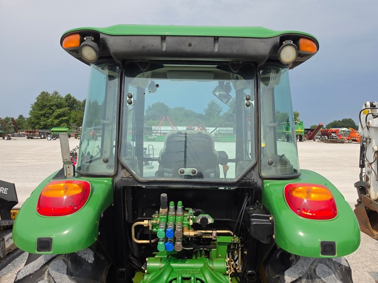 2016-john-deere-5085m-image-13