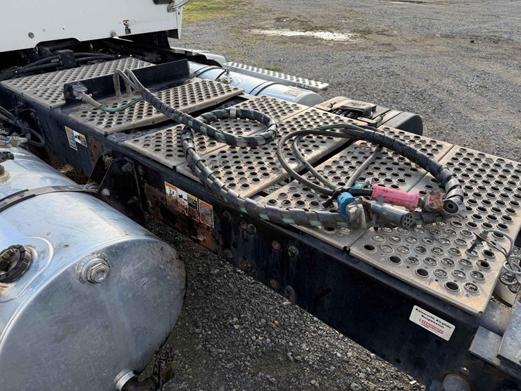 2020-kenworth-t680-image-14