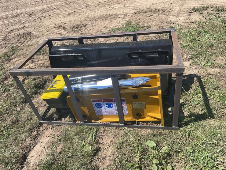 agt-skid-steer-hydraulic-hammer-image-1