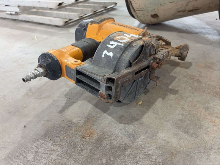 montgomery-ward-electric-air-compressor-and-bostitch-air-nailer-image-5