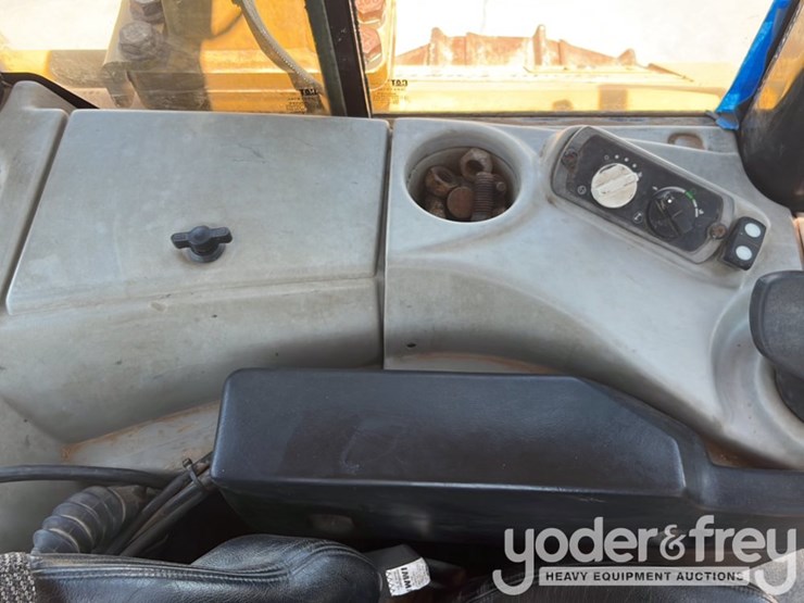 2018-caterpillar-d6n-lgp-image-58