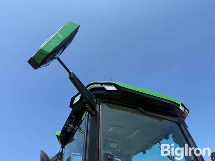 2025-john-deere-8r-370-image-15