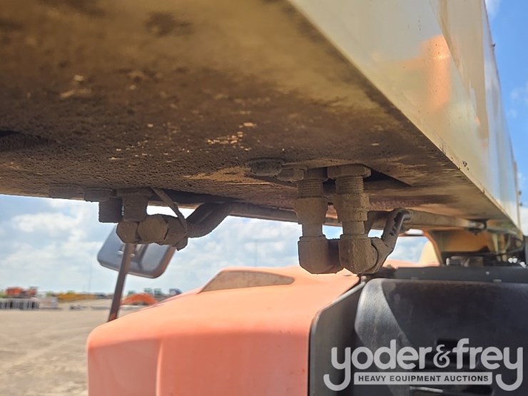 2012-jlg-g6-42a-image-16