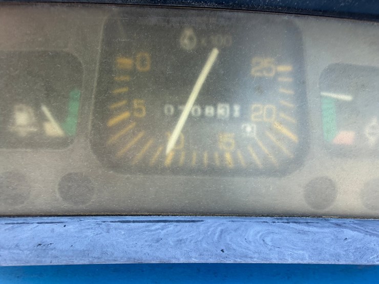 1989-ford-3910-image-8
