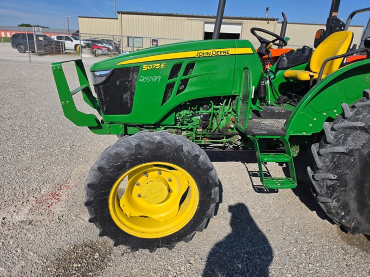2018-john-deere-5075e-image-3