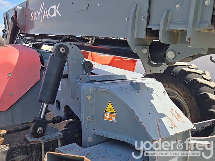 2017-skyjack-sj1056th-image-25