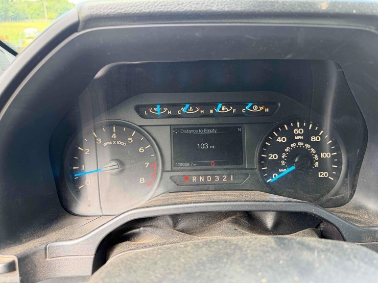 2015-ford-f150-xl-image-16