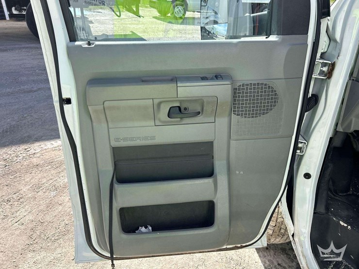2017-ford-e350-image-19