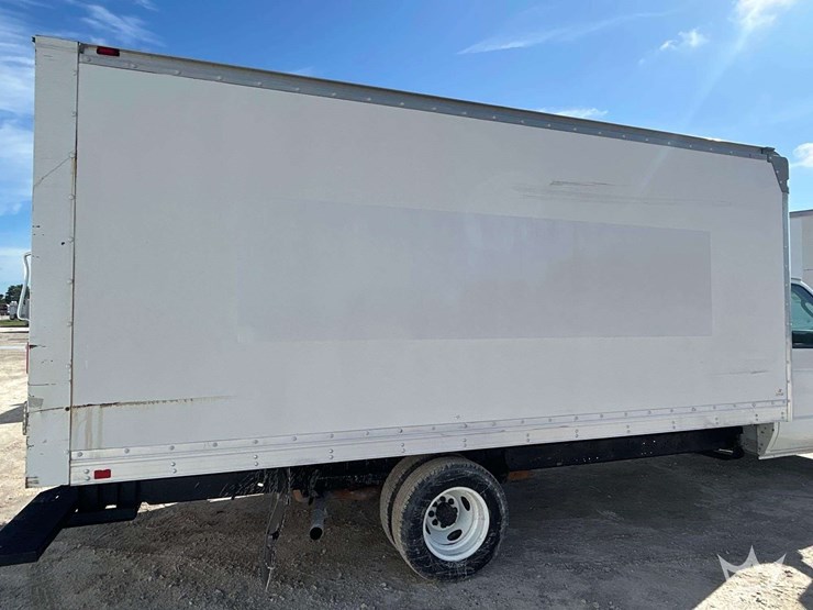 2017-ford-e350-image-15
