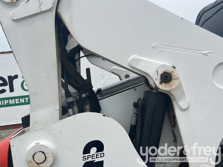 2016-bobcat-t870-image-21