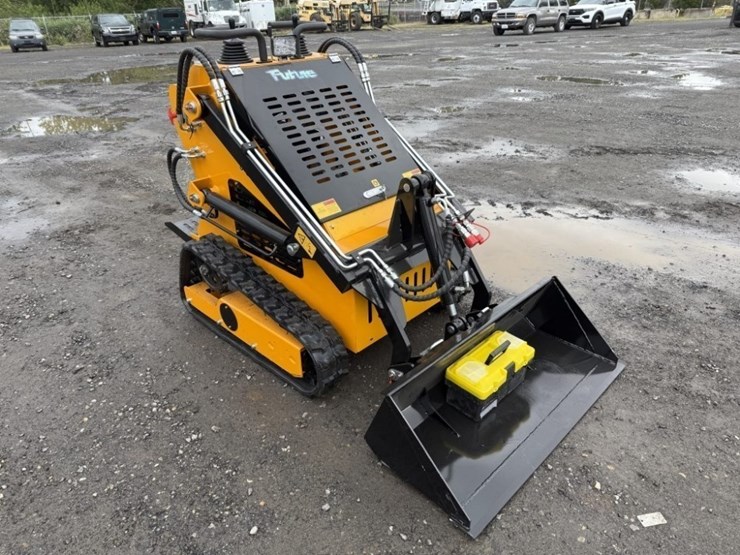 2026-future-ft360t-mini-compact-track-loader-image-2