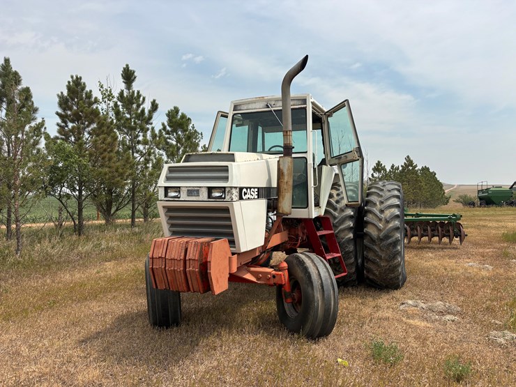 case-2390-tractor-image-2