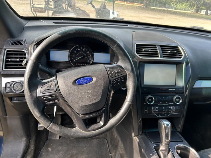 2016-ford-explorer-xlt-image-9