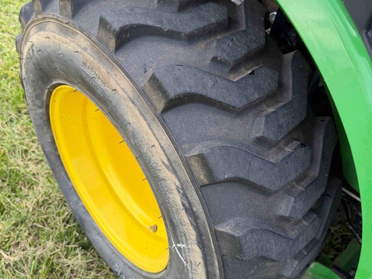 2025-john-deere-2025r-image-13