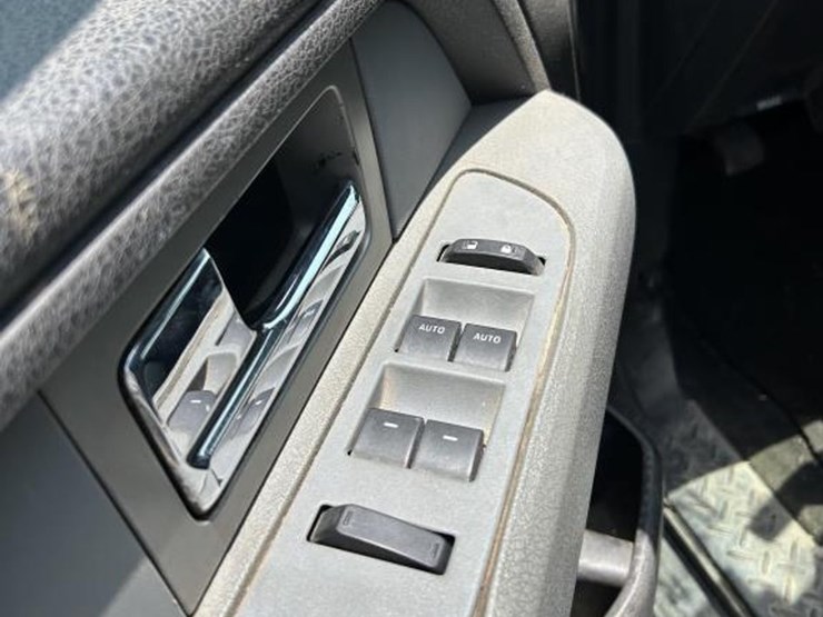 2011-ford-f150-xlt-image-7