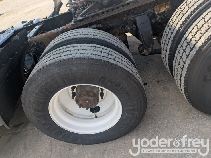 2018-freightliner-cascadia-113-image-17