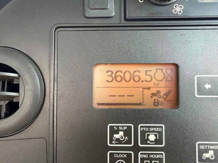 john-deere-8330-image-28