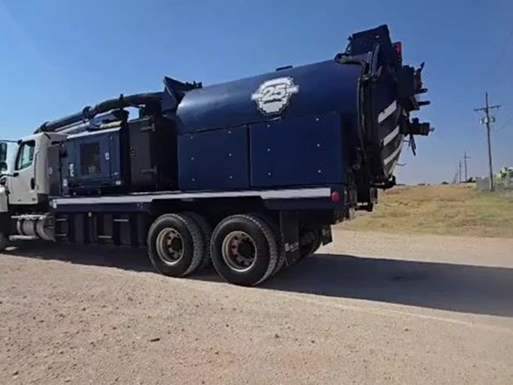 2012-frieghtliner-hydro-vac-truck-image-1