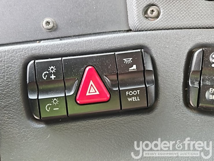 2019-freightliner-cascadia-125-image-38