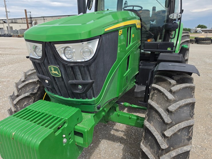 2024-john-deere-6r-155-image-3