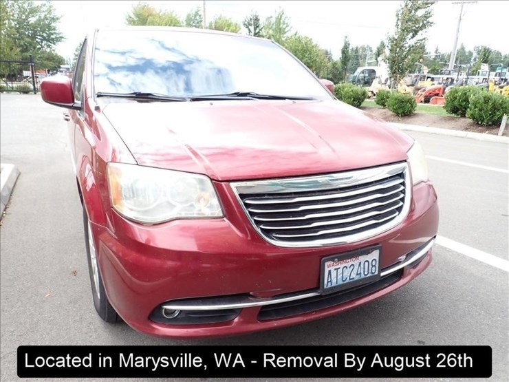 2014-chrysler-town-&-country-image-15