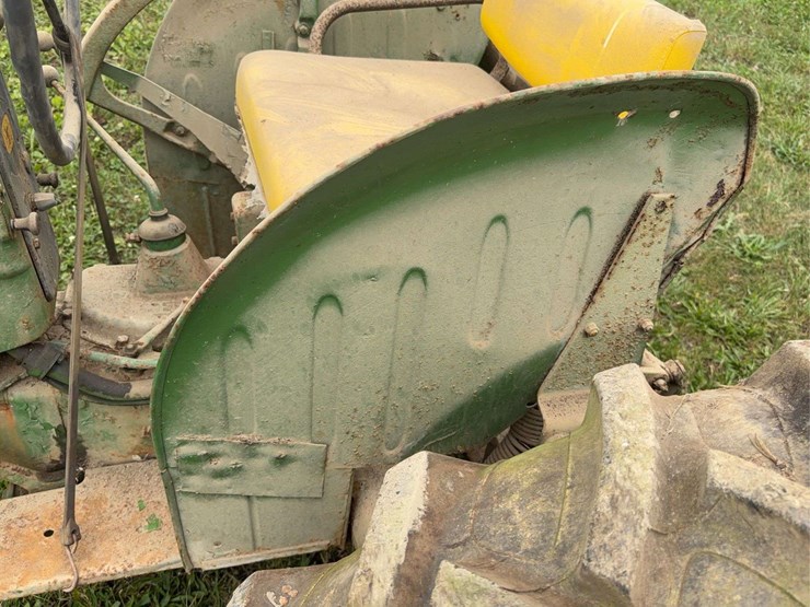 john-deere-320-image-32