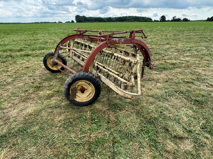 #4004-•-new-holland-10ft-bar-rake-image-7