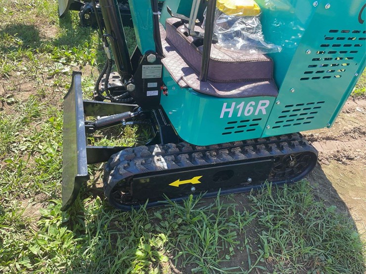 h16r-mini-excavator-image-3