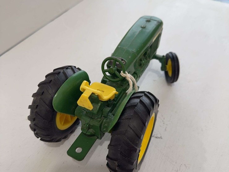 ertl-john-deere-tractor,-die-cast-metal,-1/16-sale-image-2