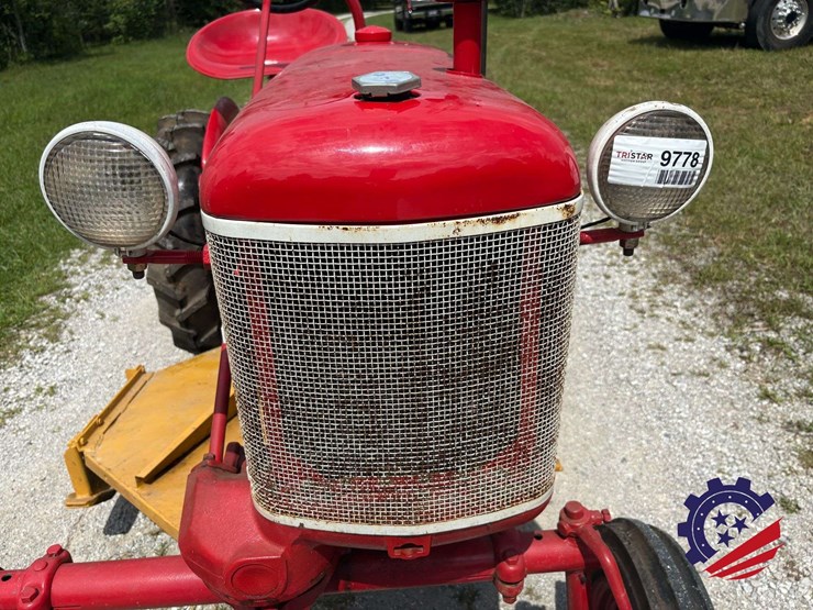 mccormick-farmall-cub-farm-tractor-image-18