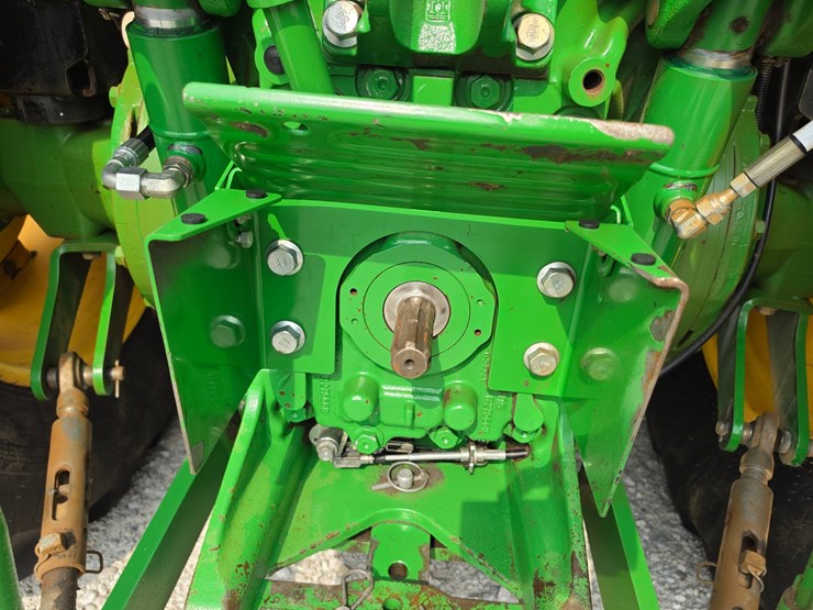 2016-john-deere-5085m-image-15