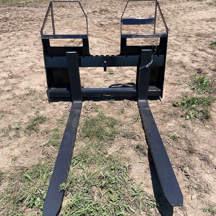 AGROTK Skid Steer Pallet Forks.