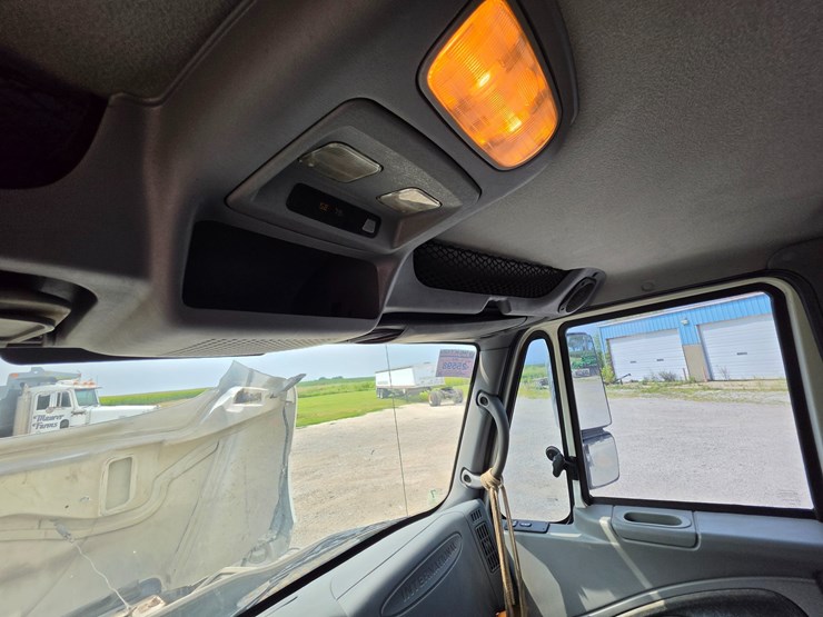 2002-international-durastar-4300-image-130