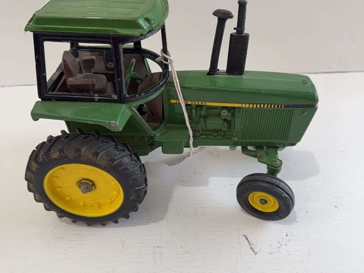 john-deere-toy-tractor,-die-cast-metal,-1/16-scale-image-2