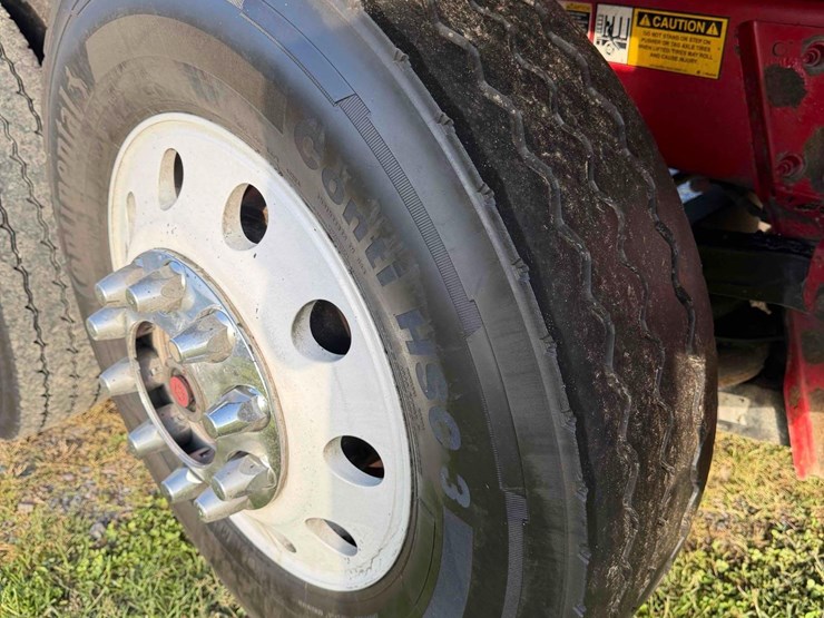 2016-peterbilt-567-image-9