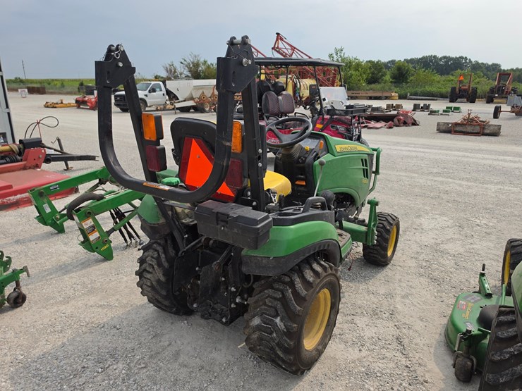 2016-john-deere-1025r-image-22
