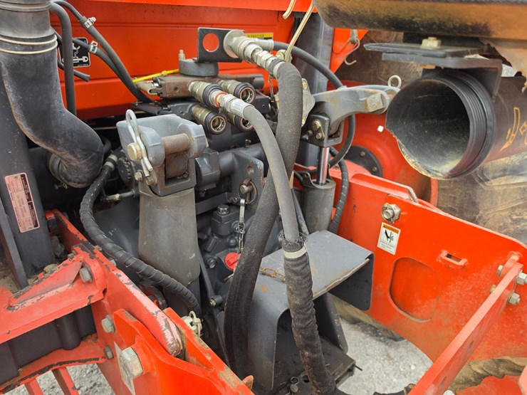 2006-kubota-m8540d-image-19