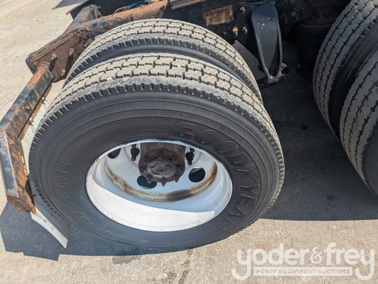 2018-freightliner-cascadia-113-image-15