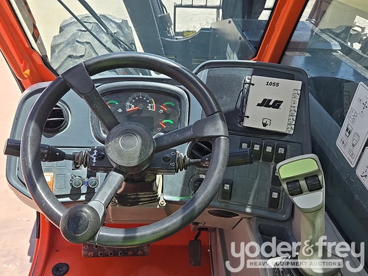 2018-jlg-1055-image-58