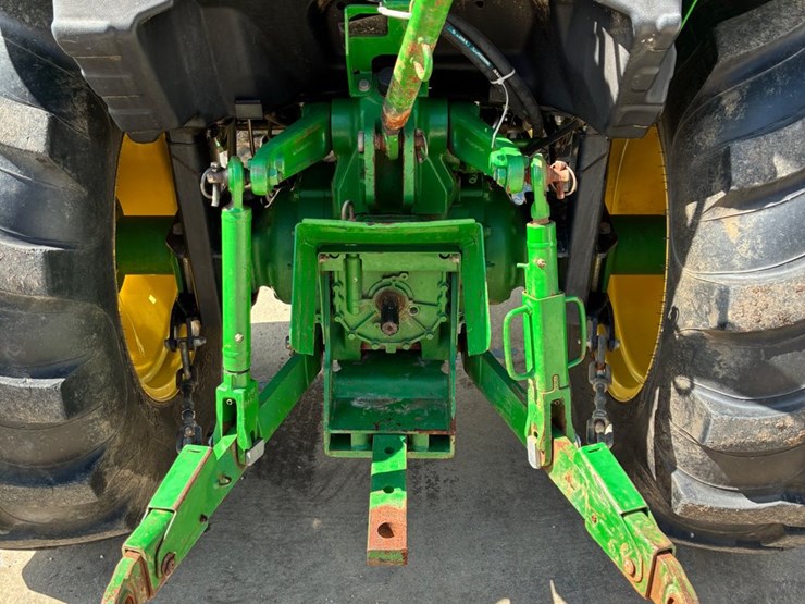 john-deere-4052m-image-8