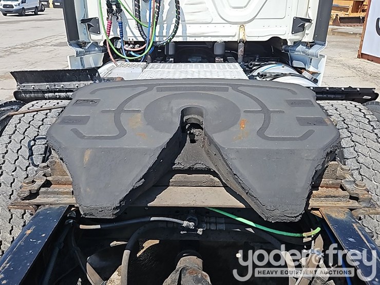 2019-freightliner-cascadia-125-image-16