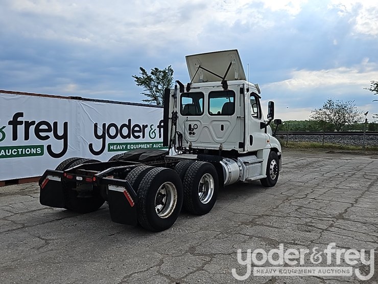 2019-freightliner-cascadia-125-image-6
